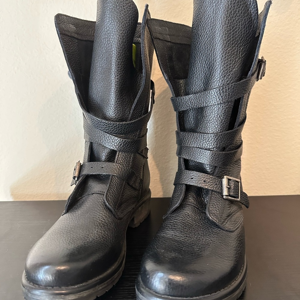 Steve Madden Grunge Black Leather Buckle Boots
